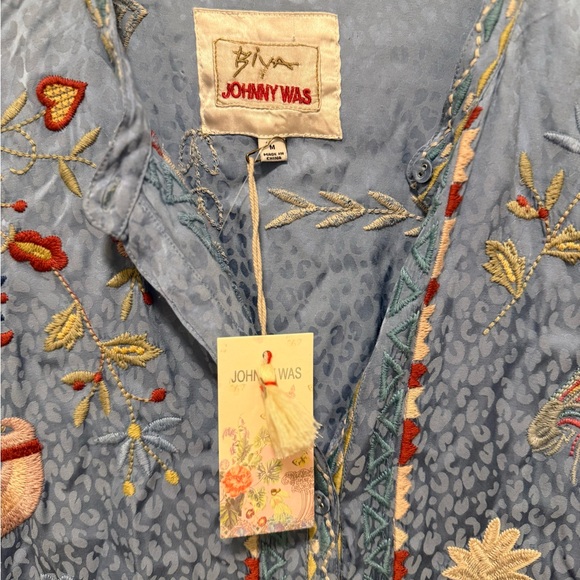 NWT Johnny Was Light Blue Embroidered Oanna Blouse Size M - Picture 4 of 8